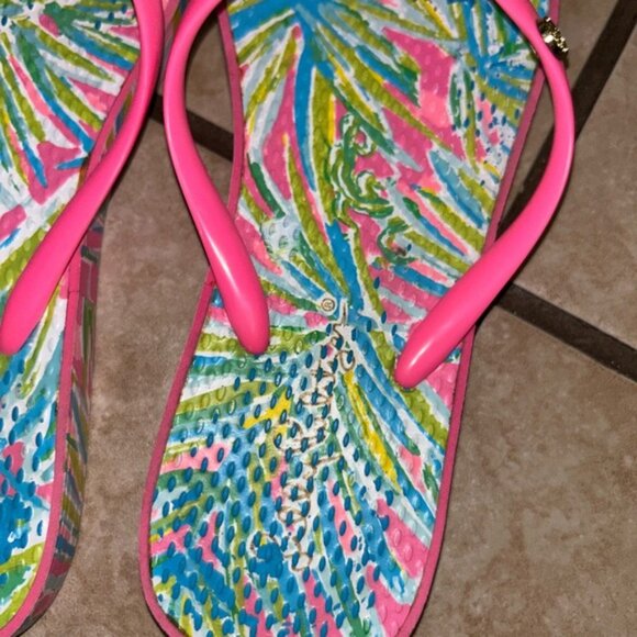 Lilly Pulitzer flip flops size 5/6 - Picture 3 of 7